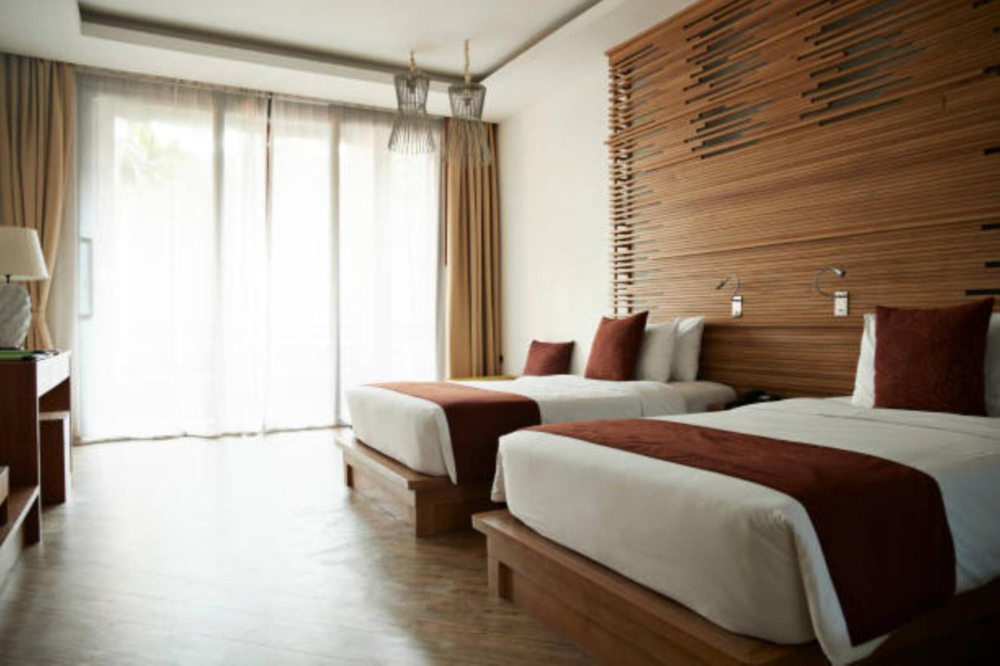 The Empire Grand Near International Airport Hotel